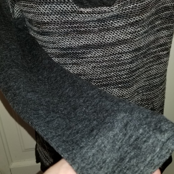 5/$25 Maurices hooded long sleeve shirt - Picture 4 of 6